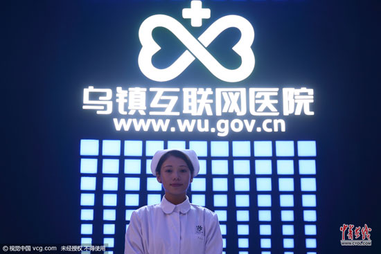 通過連接全國1500多家重點(diǎn)醫(yī)院的掛號(hào)網(wǎng)站，可以為病人提供專業(yè)便捷的服務(wù)，實(shí)現(xiàn)醫(yī)療O2O模式。在掛號(hào)網(wǎng)上，平臺(tái)連接醫(yī)生和病人，在線上，病人完成掛號(hào)、預(yù)診，根據(jù)病情，再找到“對(duì)口”的醫(yī)生，到線下進(jìn)行面診，接著將檢查檢驗(yàn)、診斷結(jié)果傳回到線上，最后由線上完成復(fù)診。(圖片作者：沈志成)