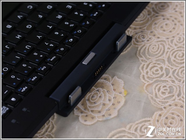Z8300配4G內(nèi)存 品鉑W1S二合一平板評測 