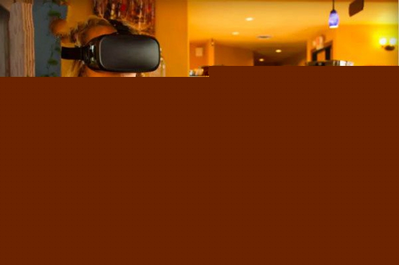 640元VR頭盔，它能讓<a href=/mobile/android/ target=_blank class=infotextkey>安卓</a>手機秒變“360度桌面PC”