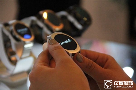 妹子也能戴了！Ticwatch 2現(xiàn)場(chǎng)圖賞：小巧時(shí)尚