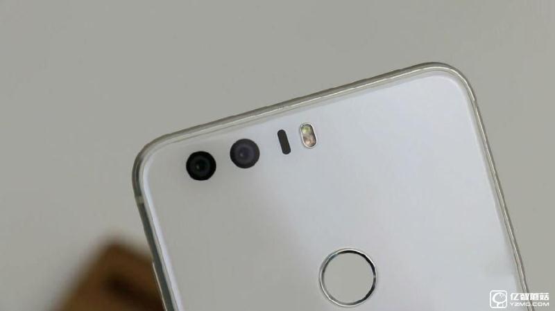 榮耀8上手體驗評測：雙玻璃能否突圍金屬時代?
