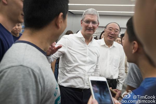 執掌蘋果5年 庫克從喬布斯陰影中走出了嗎？