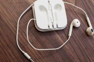 放棄主流藍(lán)牙 iPhone7無(wú)線耳機(jī)采用自有通信技術(shù)