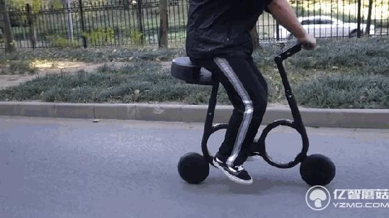 如何優(yōu)雅地變成焦點？從背里掏出一輛電動車就行