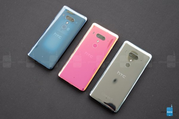 HTC U12+真機上手圖賞：半透視機身 看起來相當(dāng)漂亮