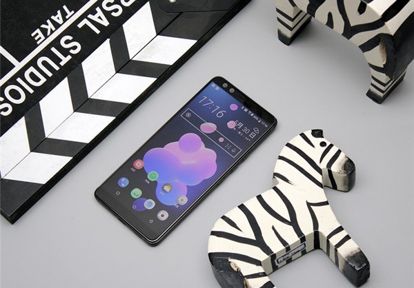 HTC U12+評(píng)測(cè)：旗艦配置與做工，解鎖新技能還需VR加持