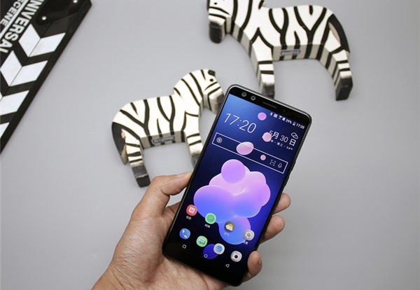 HTC U12+評(píng)測(cè)：旗艦配置與做工，解鎖新技能還需VR加持