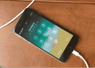 黑客找到iOS 11鎖屏密碼漏洞：連接數據線暴力破解