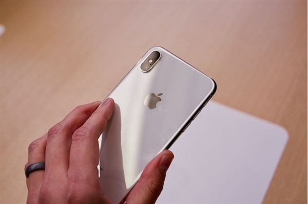 蘋果iPhone XS國(guó)行版正式開賣：8699元起，iPhone XR下月預(yù)訂
