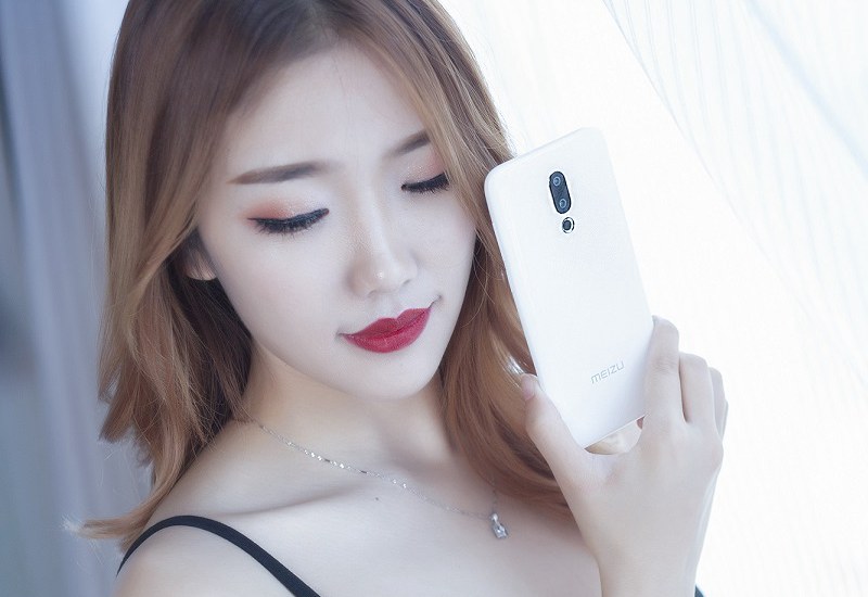魅族16X汝窯白美女圖賞：網(wǎng)友直呼手機(jī)真美，人更美!