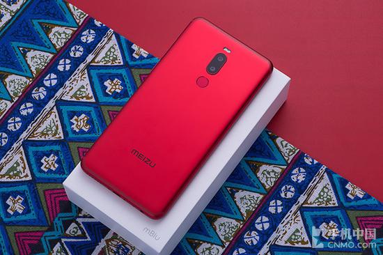 魅族Note8采用對稱式設(shè)計(jì)