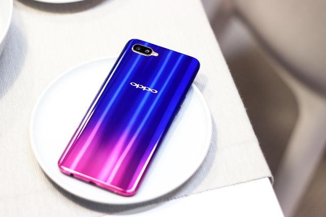 OPPO K1手勢拍照使用方法教程 OPPO K1手勢拍照怎么設(shè)置？