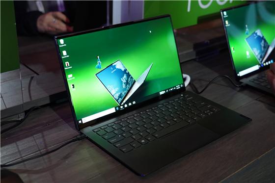 聯想發布YOGA S940智能筆記本：全球首款3D玻璃筆記本！