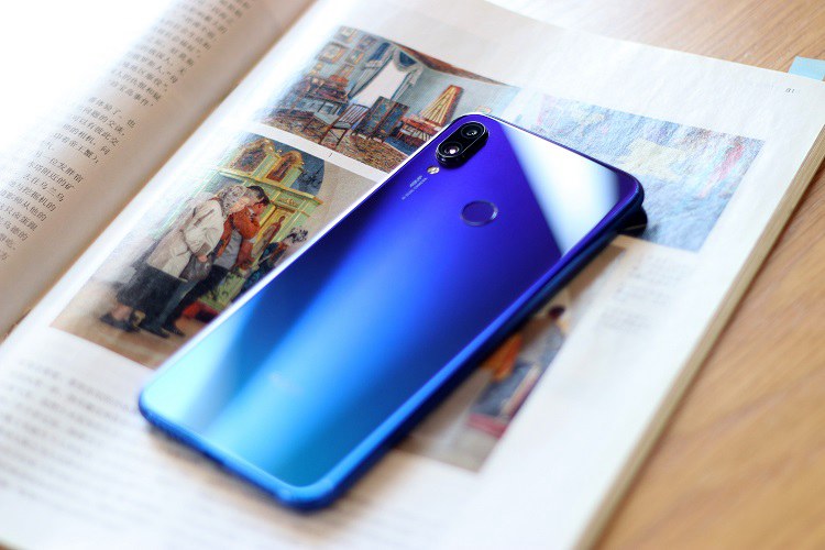 紅米Note7夢幻藍(lán)開箱圖賞：滿血流暢，越級新國民千元手機(jī)