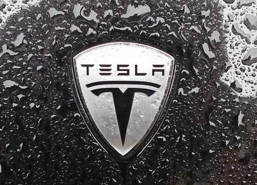 特斯拉增強召喚自動駕駛功能上線 遠程操控自動車輛成為現實！