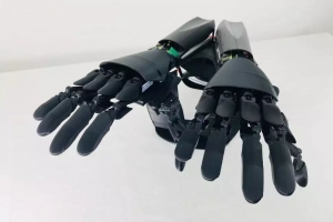 意大利Youbionic公司發明機械手臂，讓你擁有真正的第三只手！