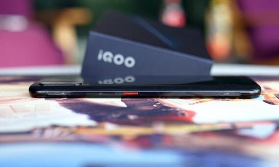 iQOO配置怎么樣？vivo iQOO真機開箱外觀圖賞