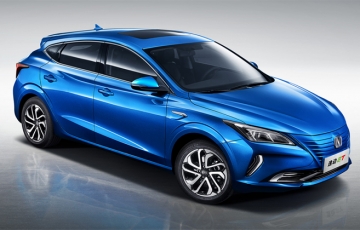 兩廂純電動轎車長安逸動ET正式上市：售價13.29萬元起，綜合續航405公里